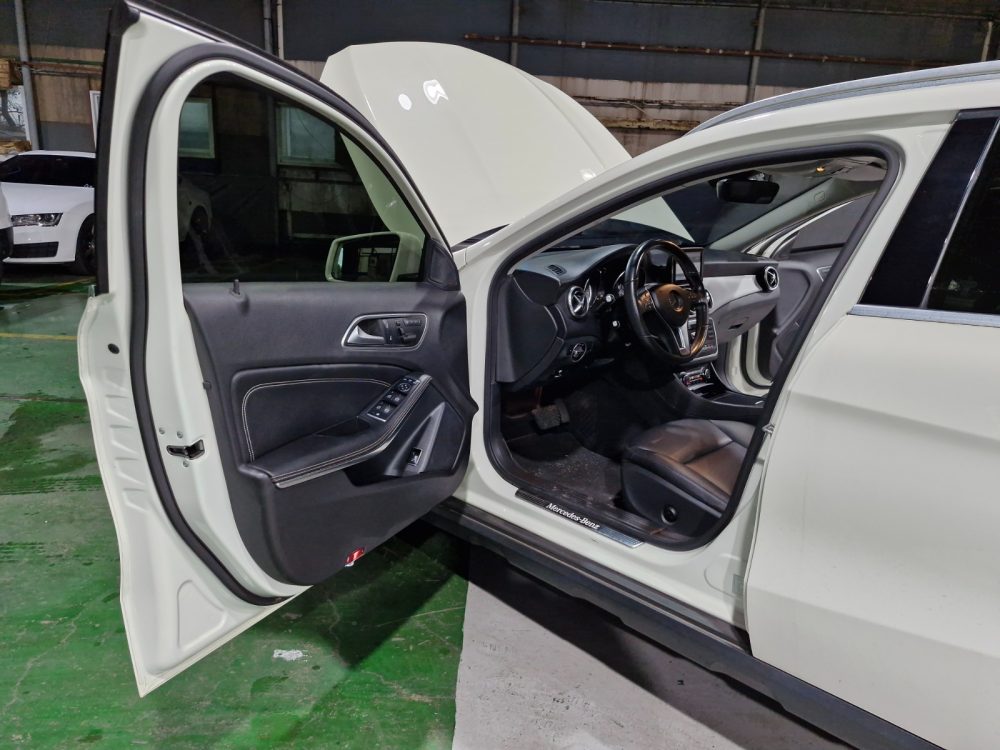 MERCEDES BENZ GLA 220d 2015 – 2.2cc Turbo Diesel / 5 Pasajeros / 4matic - Imagen 9