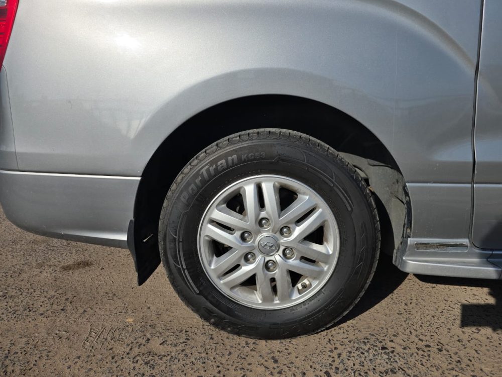 HYUNDAI GRAND STAREX 2020 – 2.5cc Turbo Diesel / 12 Pasajeros / 4×2 / Automático-Secuencial - Imagen 25