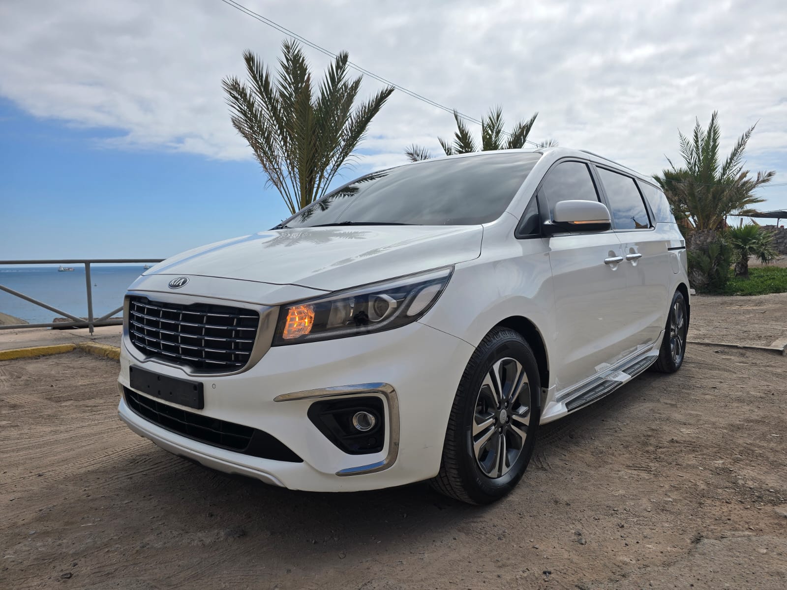 KIA CARNIVAL 2019 – 2.2cc Turbo Diesel / 4×2 / 9 Pasajeros / Cámara de retroceso