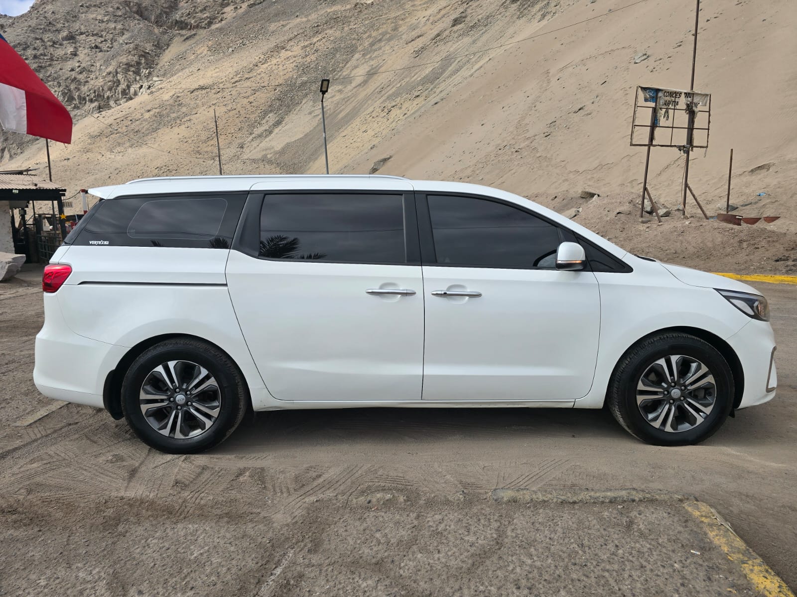 KIA CARNIVAL 2019 – 2.2cc Turbo Diesel / 4×2 / 9 Pasajeros / Cámara de retroceso - Imagen 7