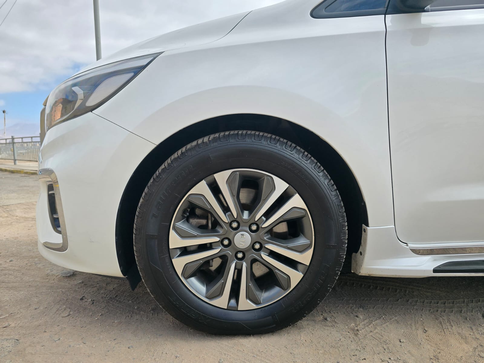 KIA CARNIVAL 2019 – 2.2cc Turbo Diesel / 4×2 / 9 Pasajeros / Cámara de retroceso - Imagen 9