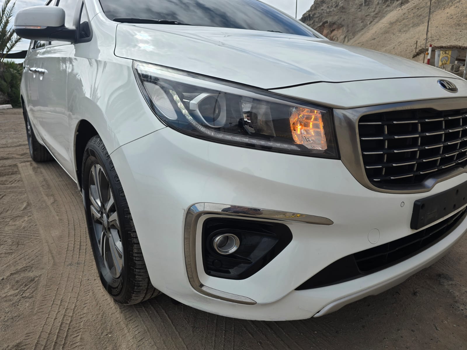 KIA CARNIVAL 2019 – 2.2cc Turbo Diesel / 4×2 / 9 Pasajeros / Cámara de retroceso - Imagen 13