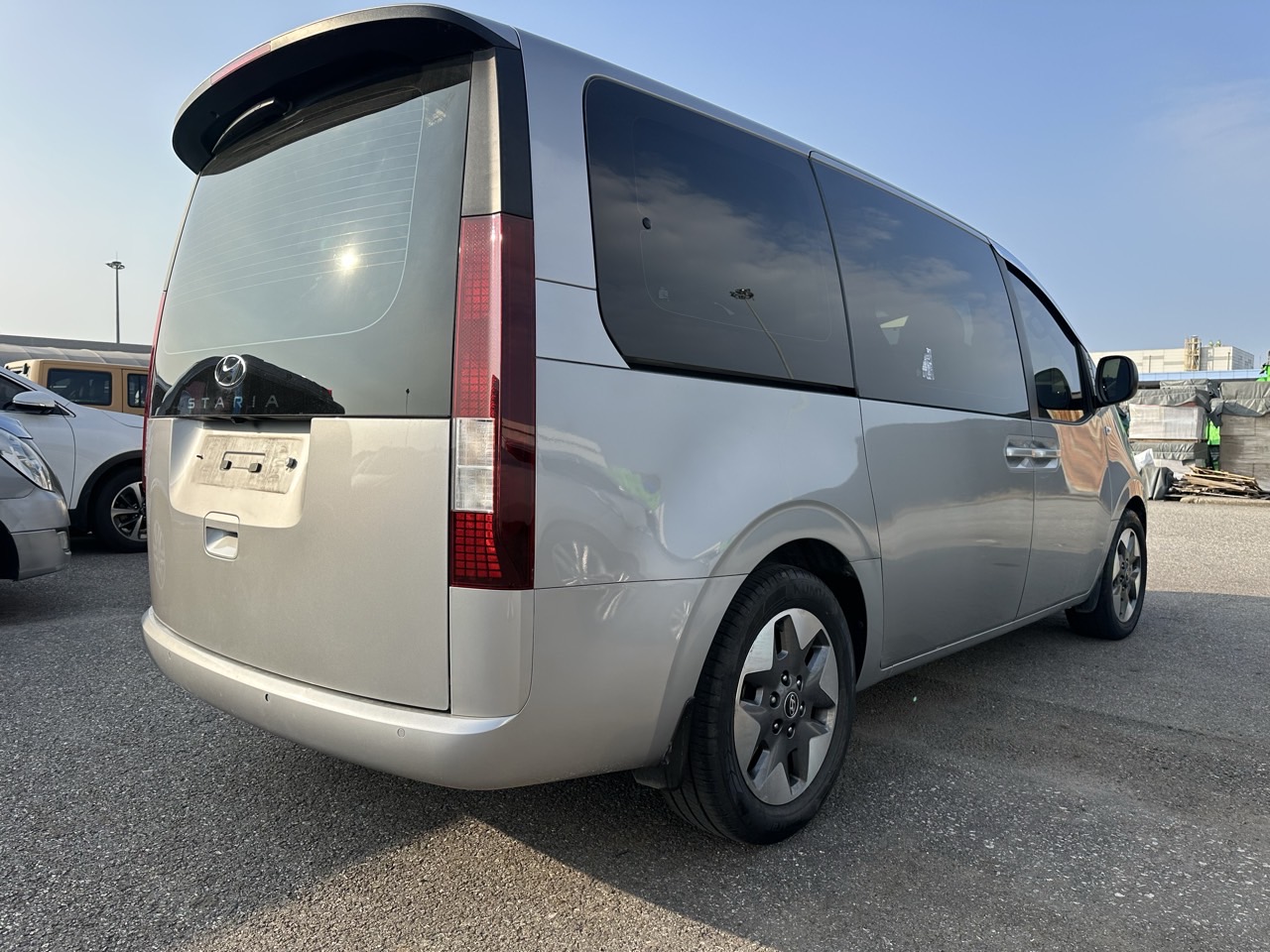 HYUNDAI STARIA 2022 – 2.2cc Turbo Diesel / 11 Pasajeros / 4×2 / MECANICA 6TA - Imagen 6