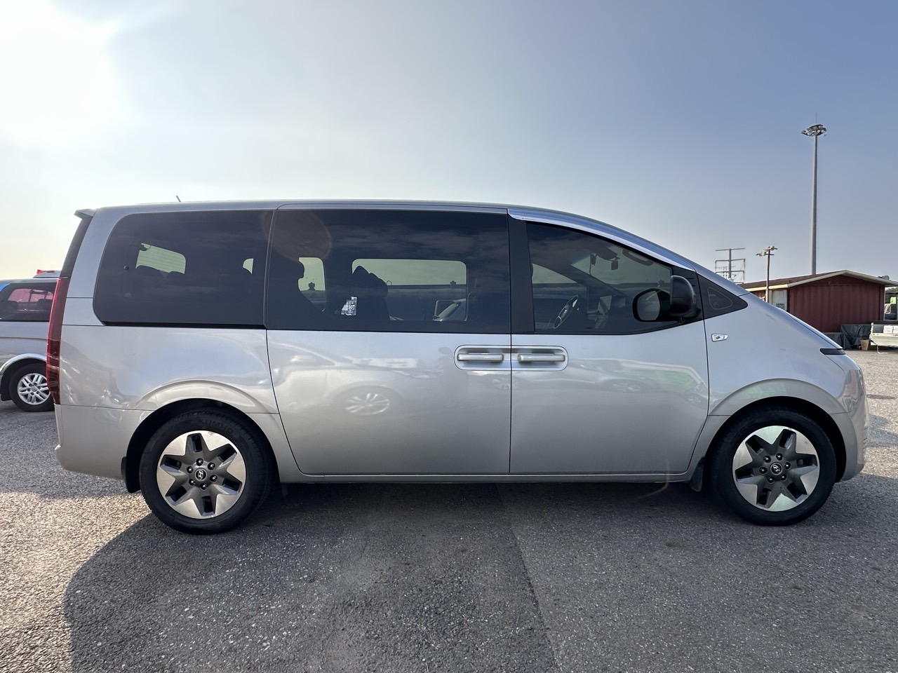 HYUNDAI STARIA 2022 – 2.2cc Turbo Diesel / 11 Pasajeros / 4×2 / MECANICA 6TA - Imagen 8