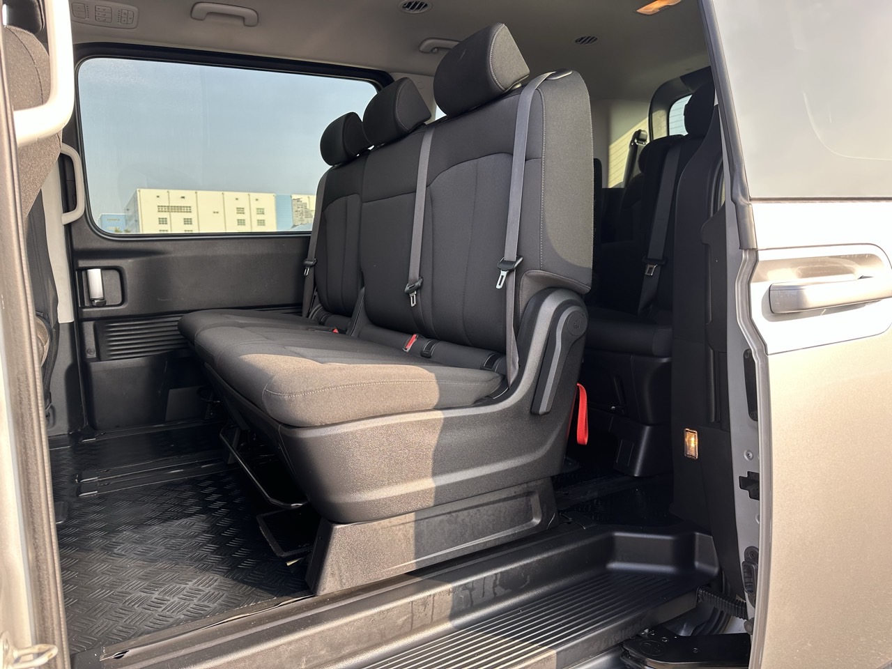 HYUNDAI STARIA 2022 – 2.2cc Turbo Diesel / 11 Pasajeros / 4×2 / MECANICA 6TA - Imagen 9