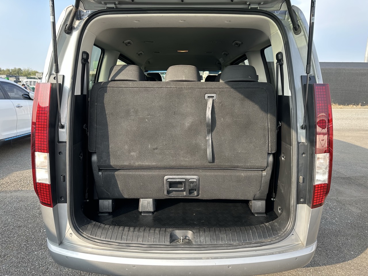 HYUNDAI STARIA 2022 – 2.2cc Turbo Diesel / 11 Pasajeros / 4×2 / MECANICA 6TA - Imagen 10