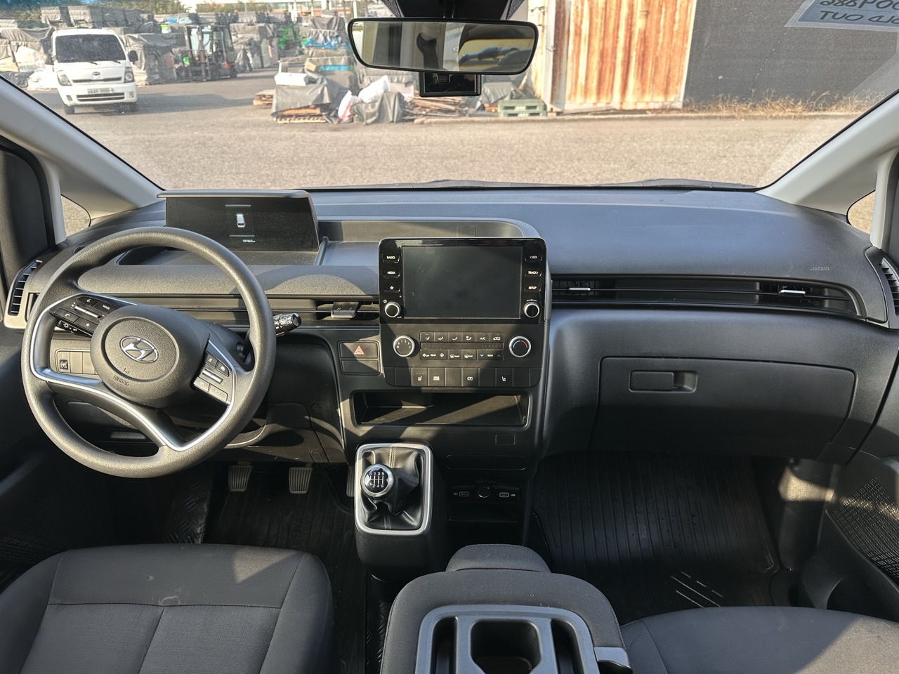 HYUNDAI STARIA 2022 – 2.2cc Turbo Diesel / 11 Pasajeros / 4×2 / MECANICA 6TA - Imagen 11