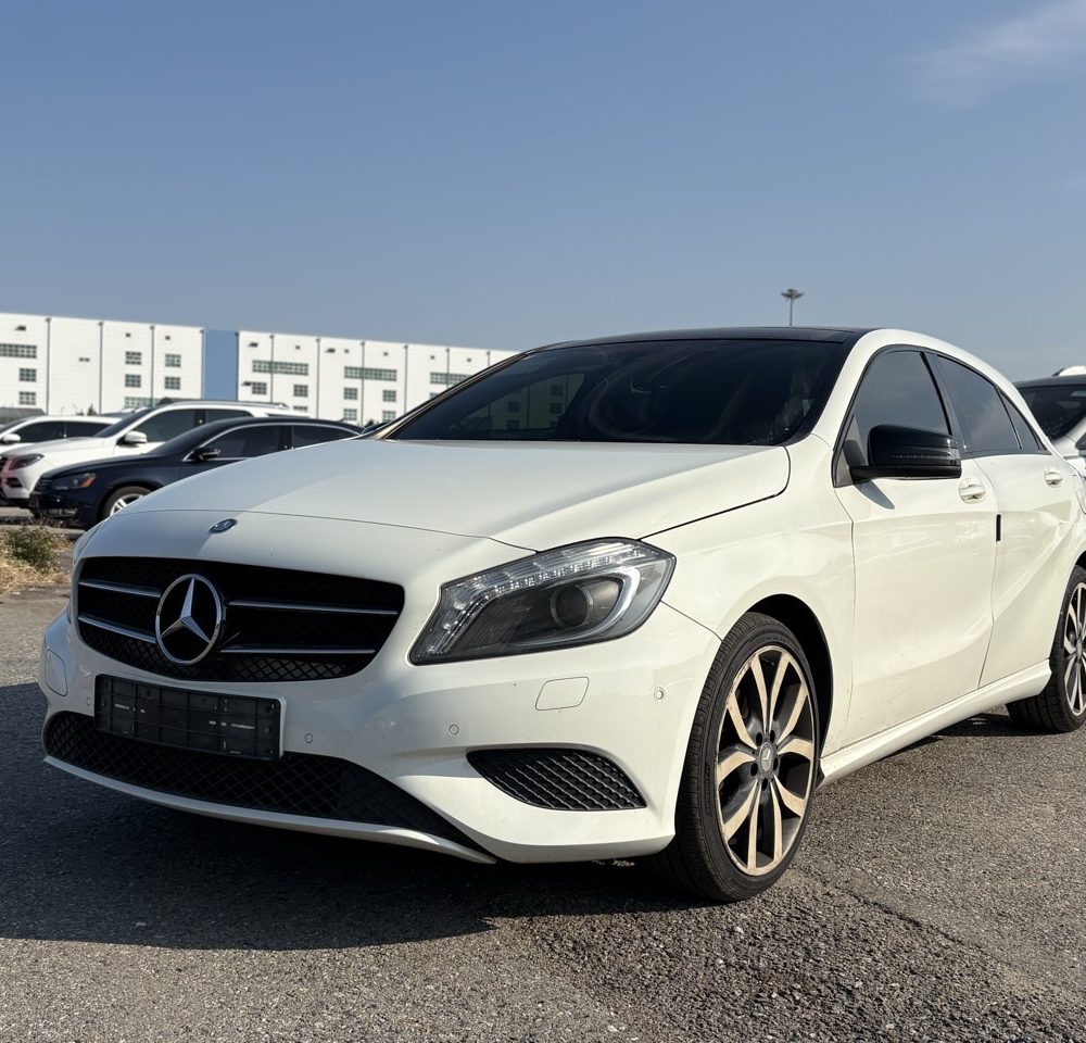 MERCEDES BENZ A200D 2015 – 1.8cc Turbo Diesel / 5 Pasajeros
