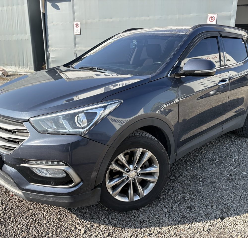 HYUNDAI SANTA FE 2018 – 2.0cc Turbo Diesel / 4×2 / 7 Pasajeros / Camara retro