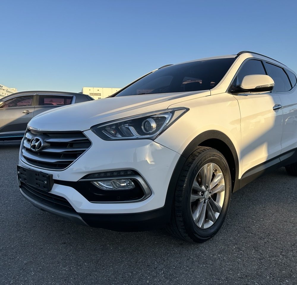 HYUNDAI SANTA FE 2018 – 2.0cc Turbo Diesel / 4×2 / 7 Pasajeros / Camara retro