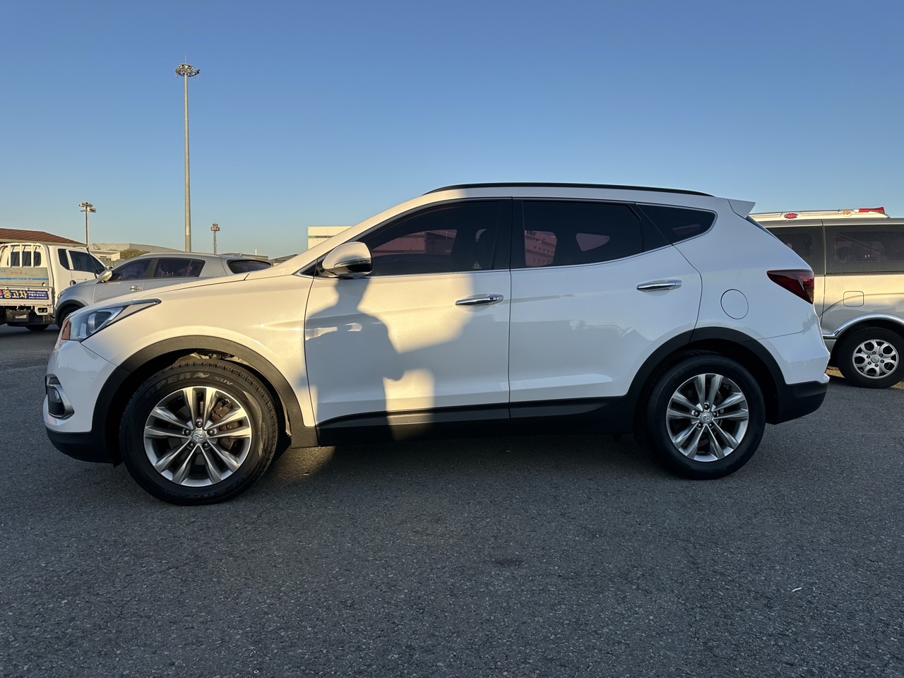 HYUNDAI SANTA FE 2018 – 2.0cc Turbo Diesel / 4×2 / 7 Pasajeros / Camara retro - Imagen 4