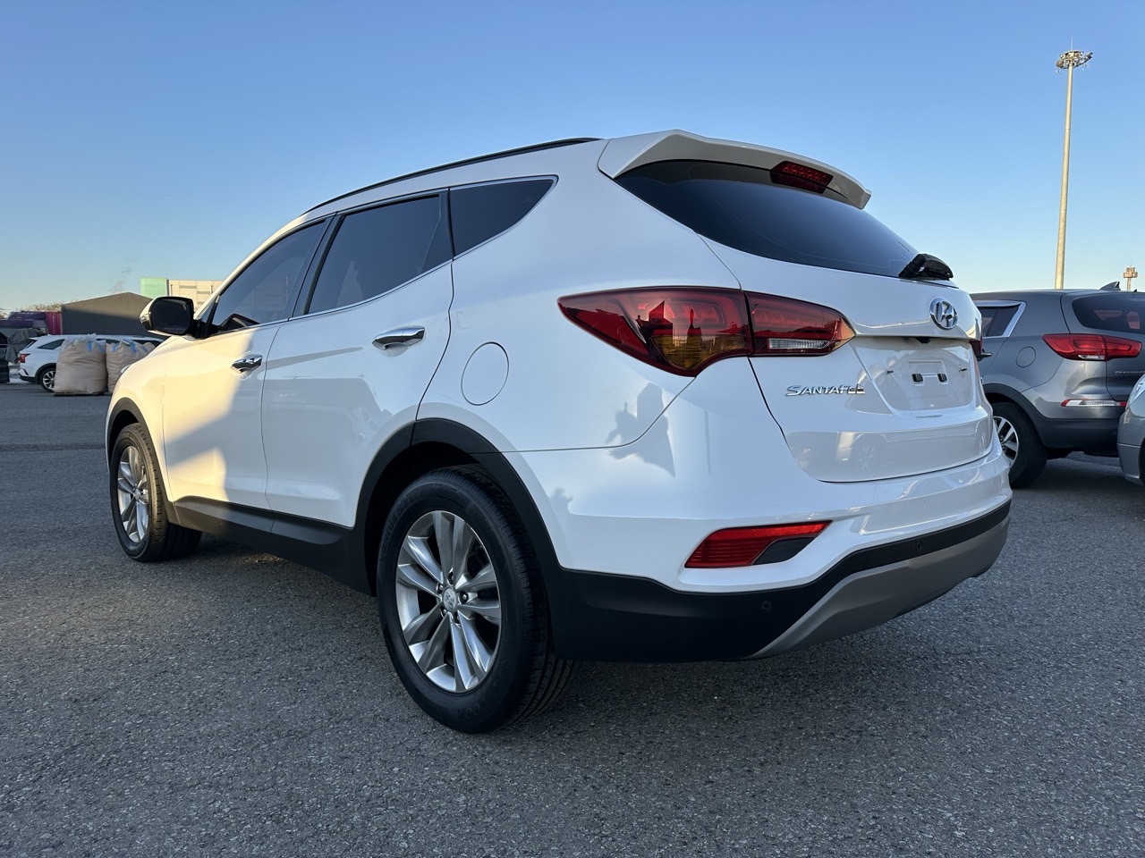 HYUNDAI SANTA FE 2018 – 2.0cc Turbo Diesel / 4×2 / 7 Pasajeros / Camara retro - Imagen 5