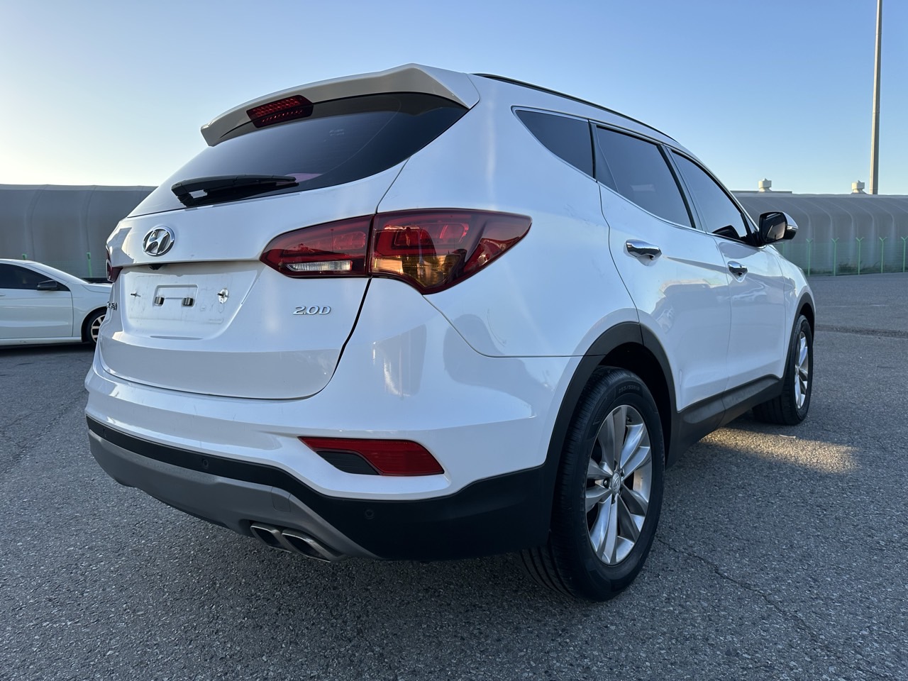 HYUNDAI SANTA FE 2018 – 2.0cc Turbo Diesel / 4×2 / 7 Pasajeros / Camara retro - Imagen 7