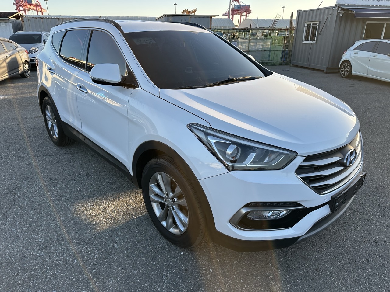 HYUNDAI SANTA FE 2018 – 2.0cc Turbo Diesel / 4×2 / 7 Pasajeros / Camara retro - Imagen 9