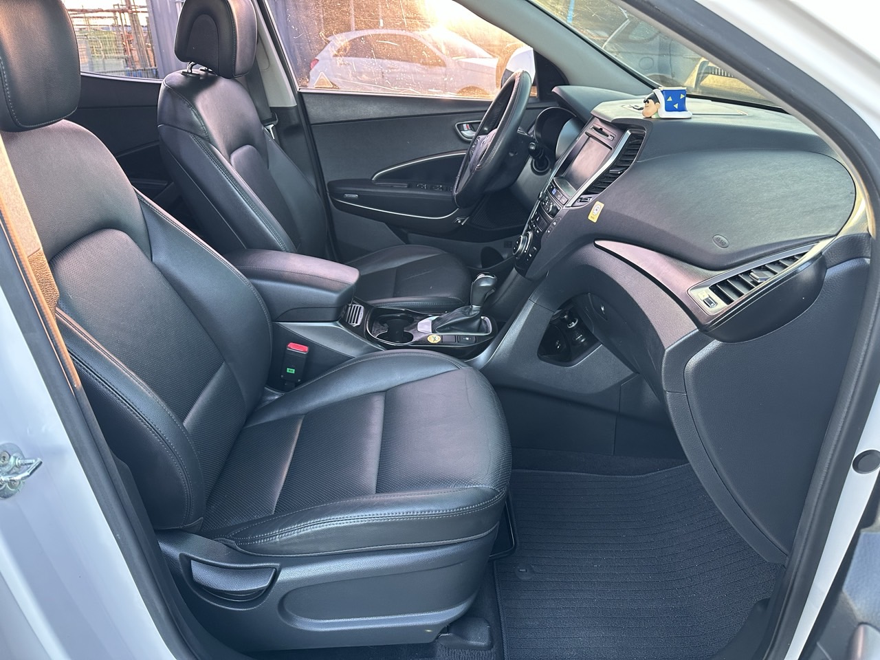 HYUNDAI SANTA FE 2018 – 2.0cc Turbo Diesel / 4×2 / 7 Pasajeros / Camara retro - Imagen 18