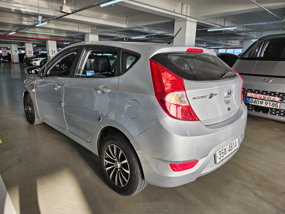 HYUNDAI ACCENT 2014 – 1.6cc Turbo Diesel / 4×2 / 5 Pasajeros / Camara retro - Imagen 5