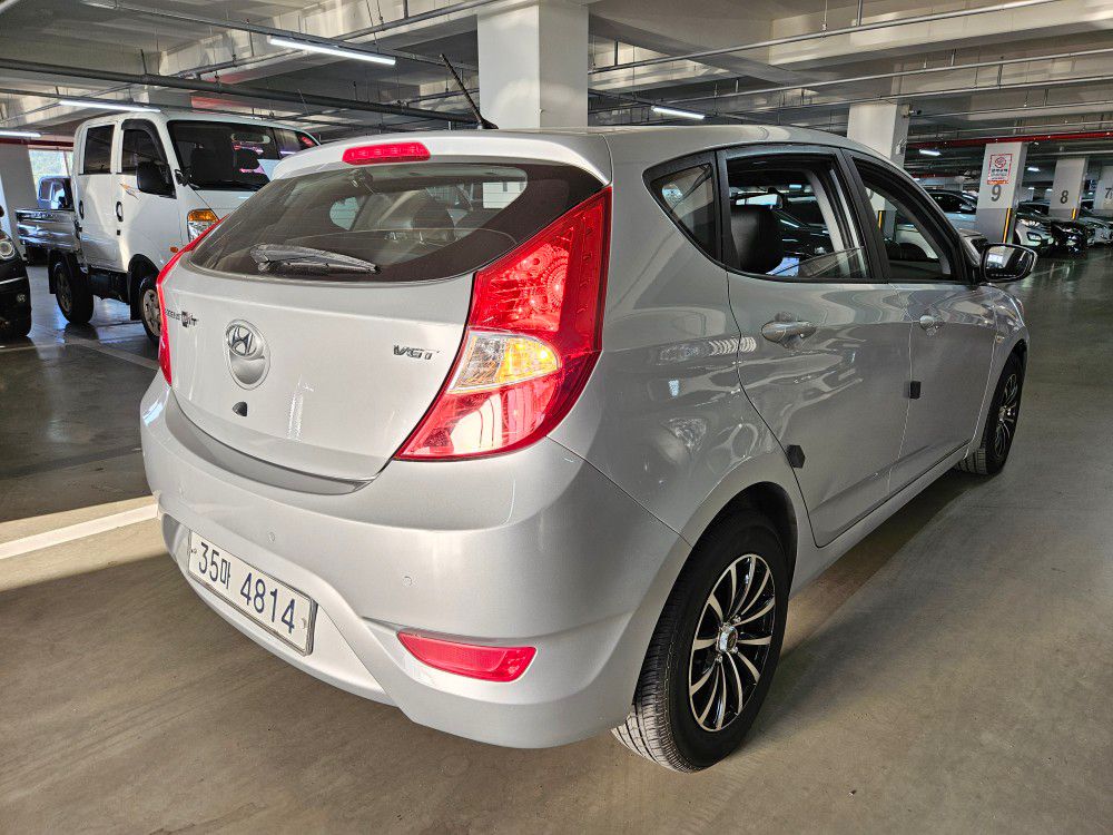 HYUNDAI ACCENT 2014 – 1.6cc Turbo Diesel / 4×2 / 5 Pasajeros / Camara retro - Imagen 4