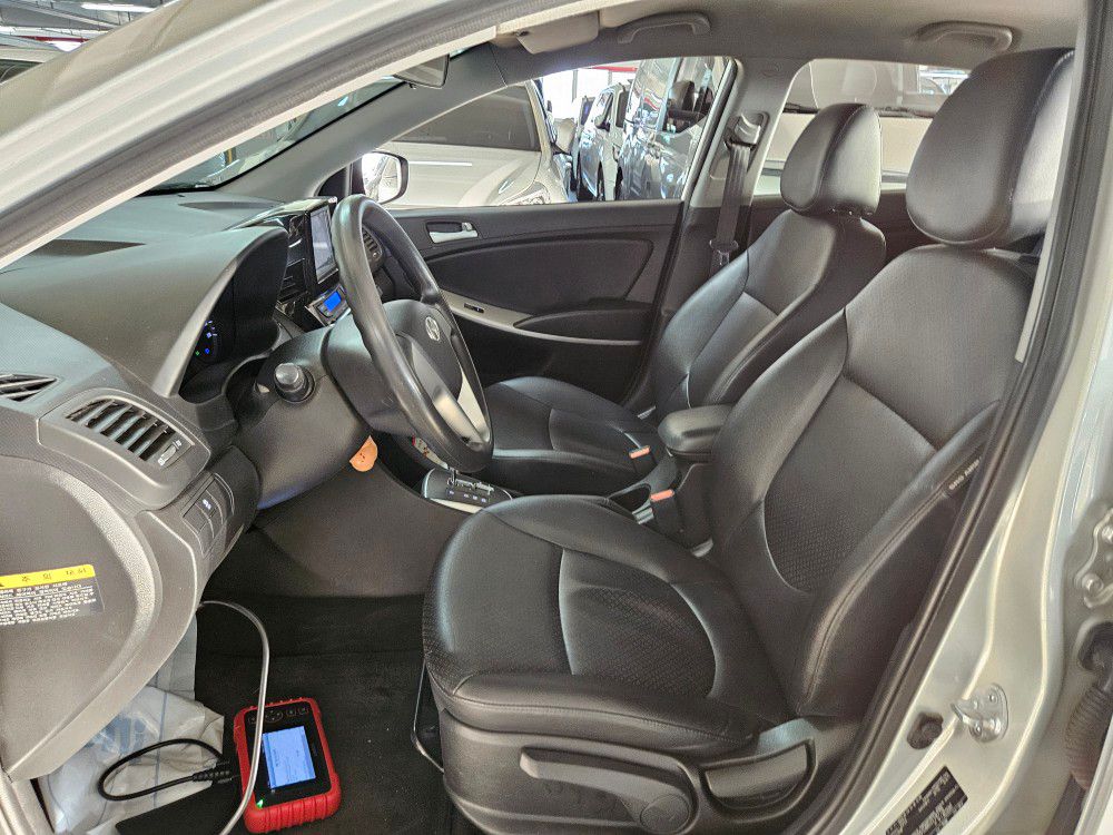 HYUNDAI ACCENT 2014 – 1.6cc Turbo Diesel / 4×2 / 5 Pasajeros / Camara retro - Imagen 6