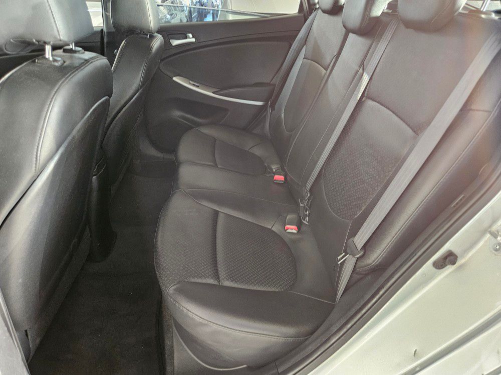 HYUNDAI ACCENT 2014 – 1.6cc Turbo Diesel / 4×2 / 5 Pasajeros / Camara retro - Imagen 7