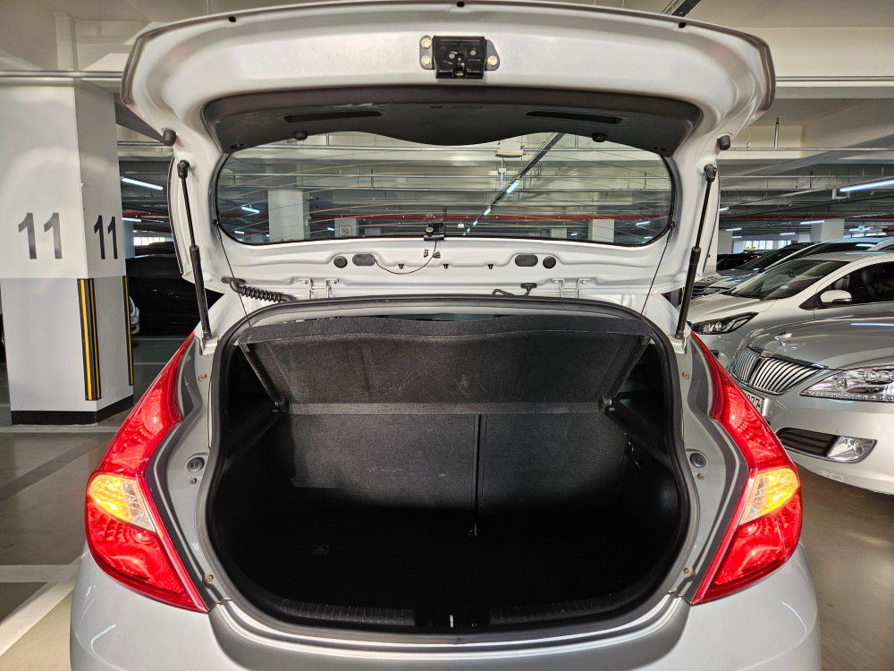 HYUNDAI ACCENT 2014 – 1.6cc Turbo Diesel / 4×2 / 5 Pasajeros / Camara retro - Imagen 11