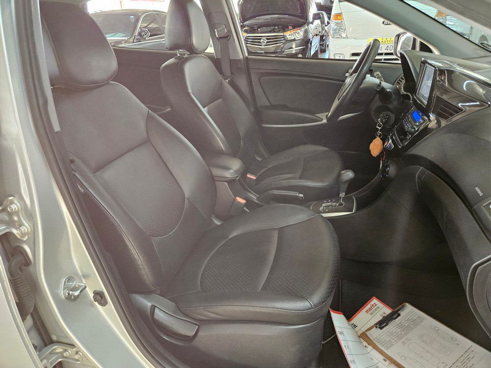 HYUNDAI ACCENT 2014 – 1.6cc Turbo Diesel / 4×2 / 5 Pasajeros / Camara retro - Imagen 13