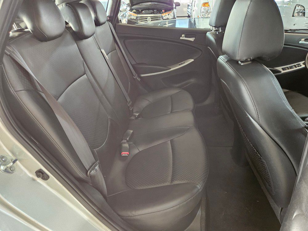 HYUNDAI ACCENT 2014 – 1.6cc Turbo Diesel / 4×2 / 5 Pasajeros / Camara retro - Imagen 15