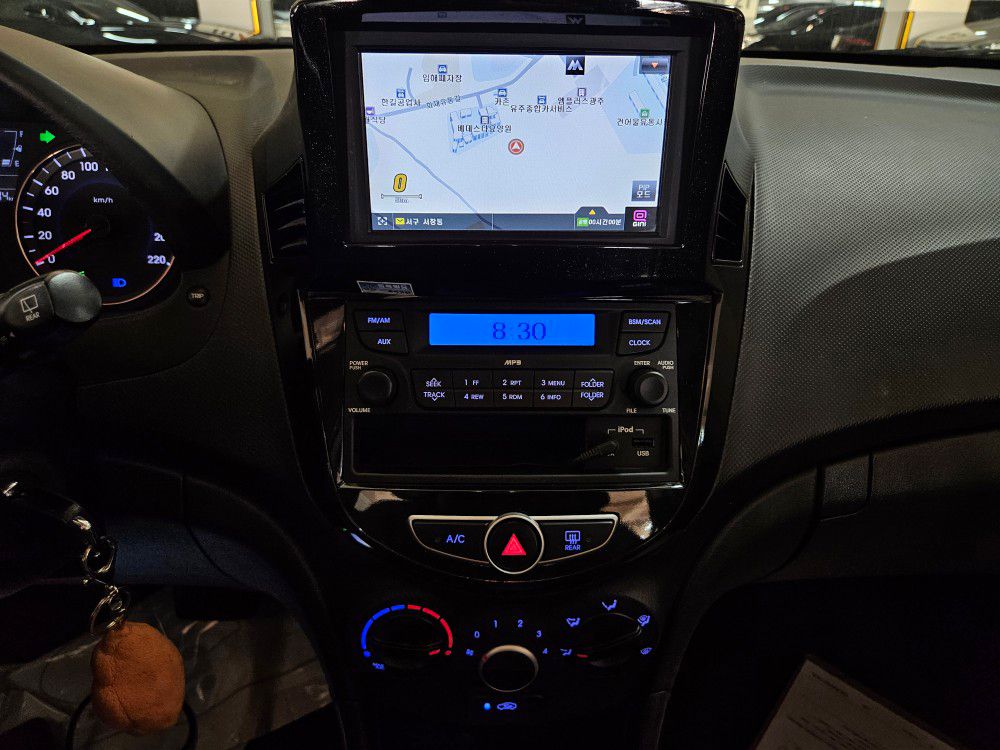 HYUNDAI ACCENT 2014 – 1.6cc Turbo Diesel / 4×2 / 5 Pasajeros / Camara retro - Imagen 18