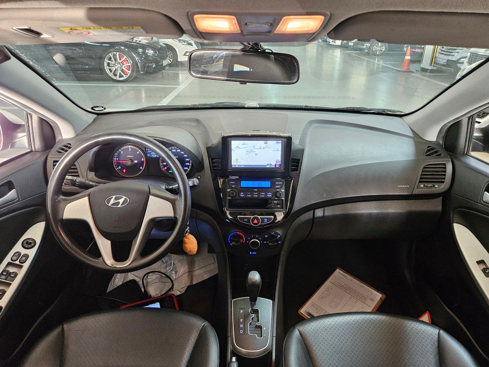 HYUNDAI ACCENT 2014 – 1.6cc Turbo Diesel / 4×2 / 5 Pasajeros / Camara retro - Imagen 19