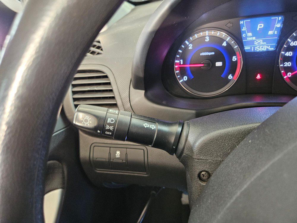 HYUNDAI ACCENT 2014 – 1.6cc Turbo Diesel / 4×2 / 5 Pasajeros / Camara retro - Imagen 20