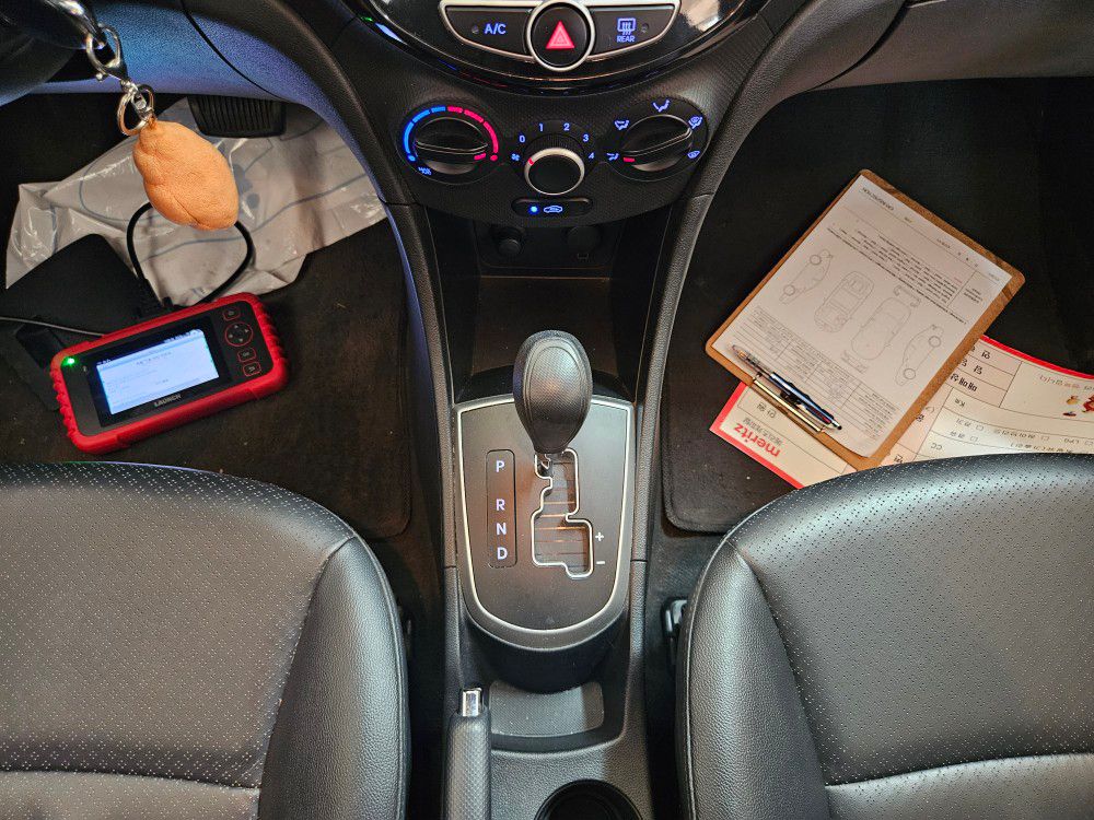 HYUNDAI ACCENT 2014 – 1.6cc Turbo Diesel / 4×2 / 5 Pasajeros / Camara retro - Imagen 24