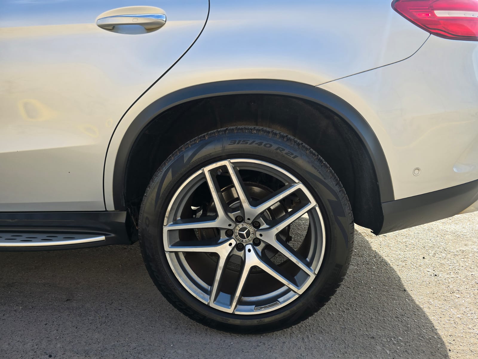 MERCEDES BENZ GLE 350d COUPE 2018 - 3.0cc Turbo Diesel / 5 Pasajeros / 4Matic / Kit AMG - Imagen 19