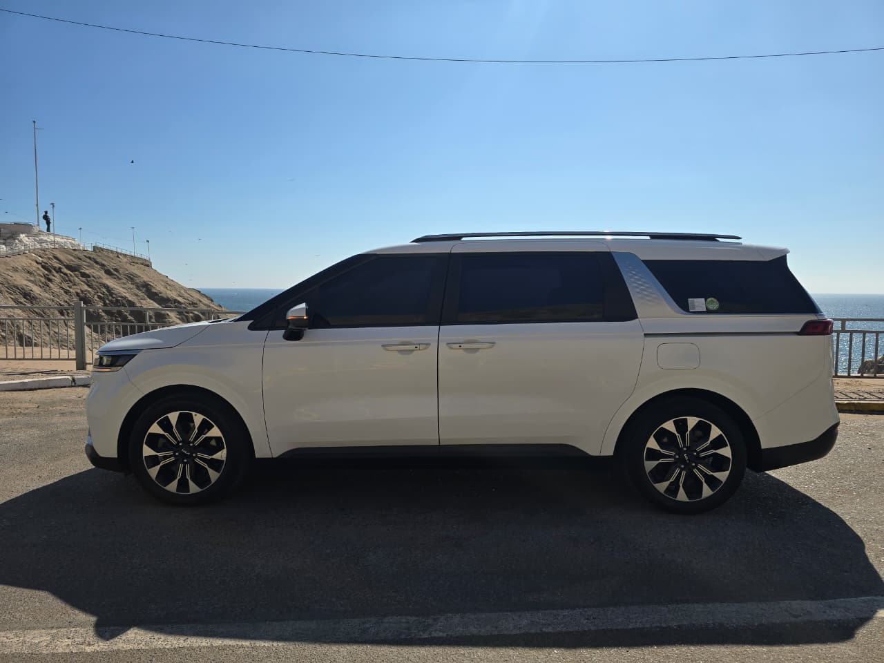 KIA CARNIVAL 2022 – 2.2cc Turbo Diesel / 4×2 / 9 Pasajeros / Puertas Eléctricas / Cámara de retroceso - Imagen 8