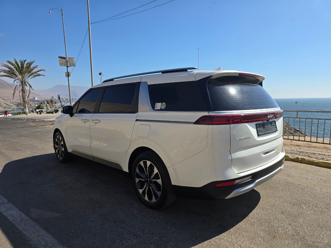 KIA CARNIVAL 2022 – 2.2cc Turbo Diesel / 4×2 / 9 Pasajeros / Puertas Eléctricas / Cámara de retroceso - Imagen 9