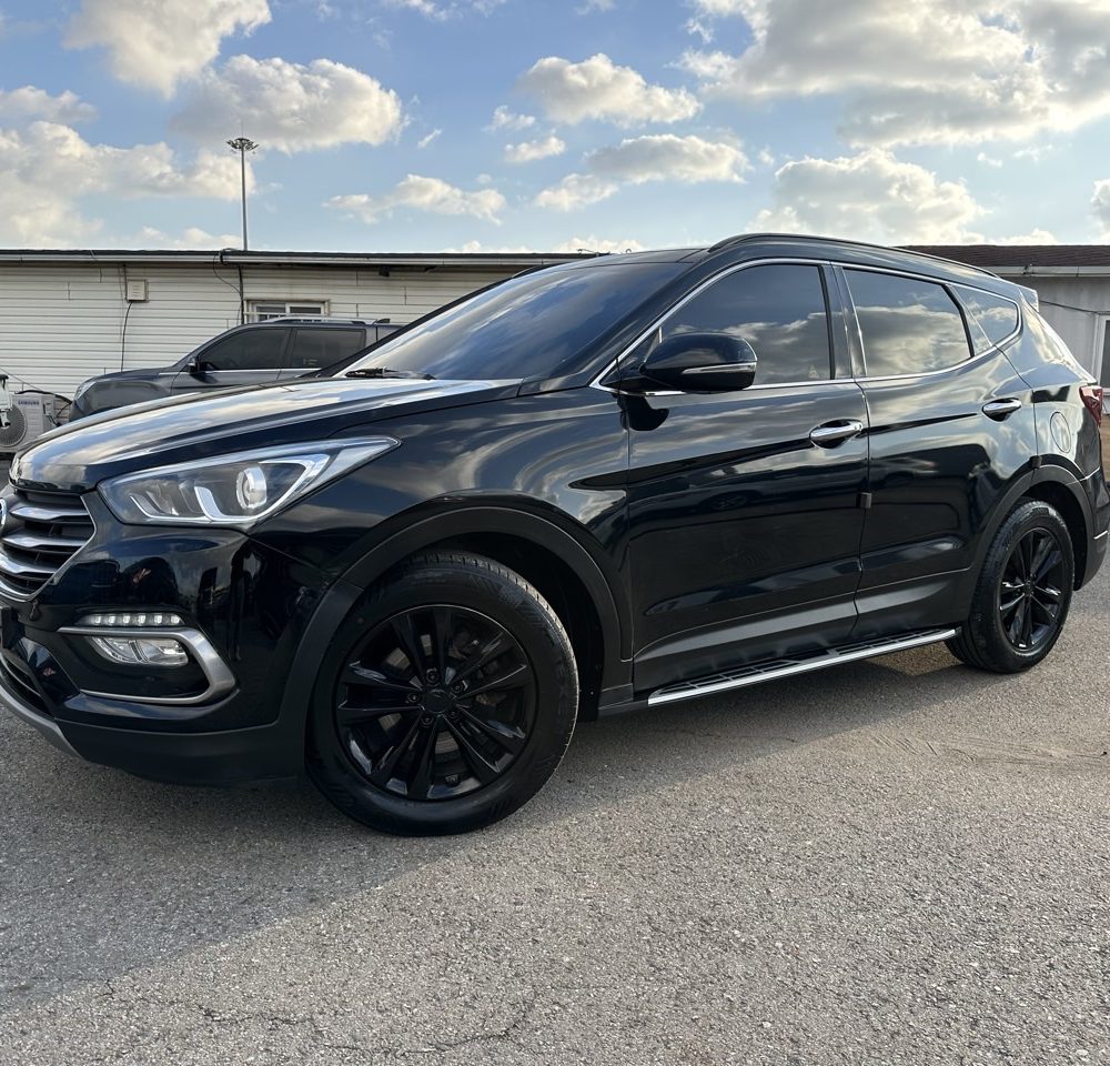 HYUNDAI SANTA FE 2018 – 2.0cc Turbo Diesel / 4×2 / 7 Pasajeros / Portalon Electronico / Camara retro