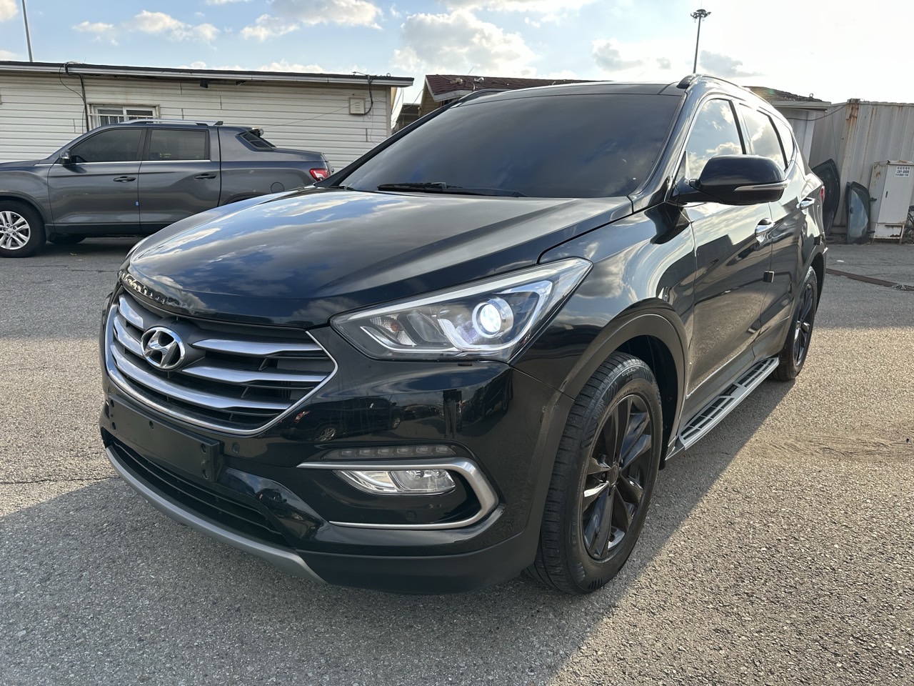 HYUNDAI SANTA FE 2018 – 2.0cc Turbo Diesel / 4×2 / 7 Pasajeros / Portalon Electronico / Camara retro - Imagen 3