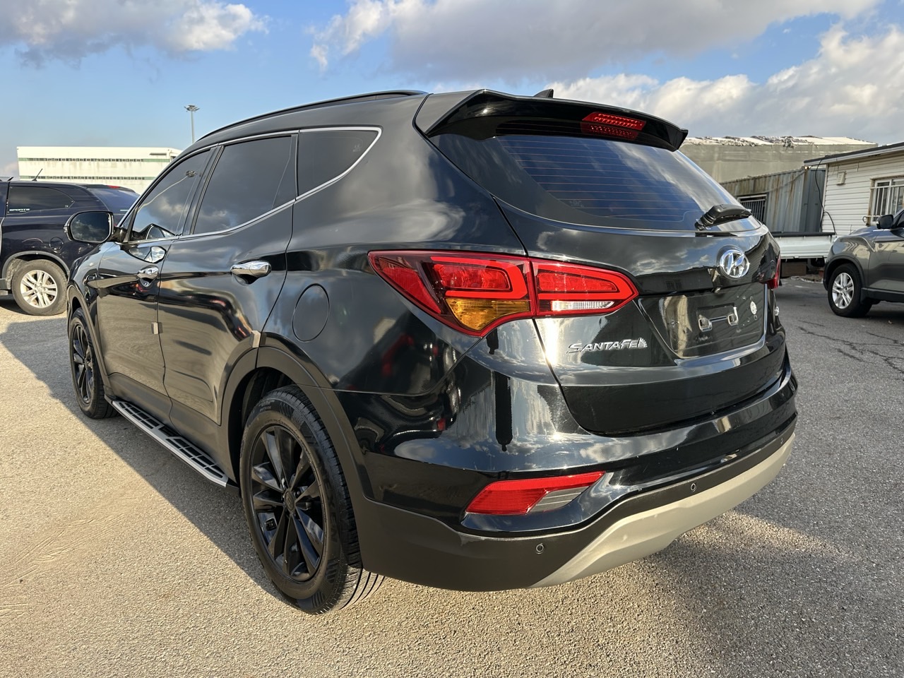 HYUNDAI SANTA FE 2018 – 2.0cc Turbo Diesel / 4×2 / 7 Pasajeros / Portalon Electronico / Camara retro - Imagen 7