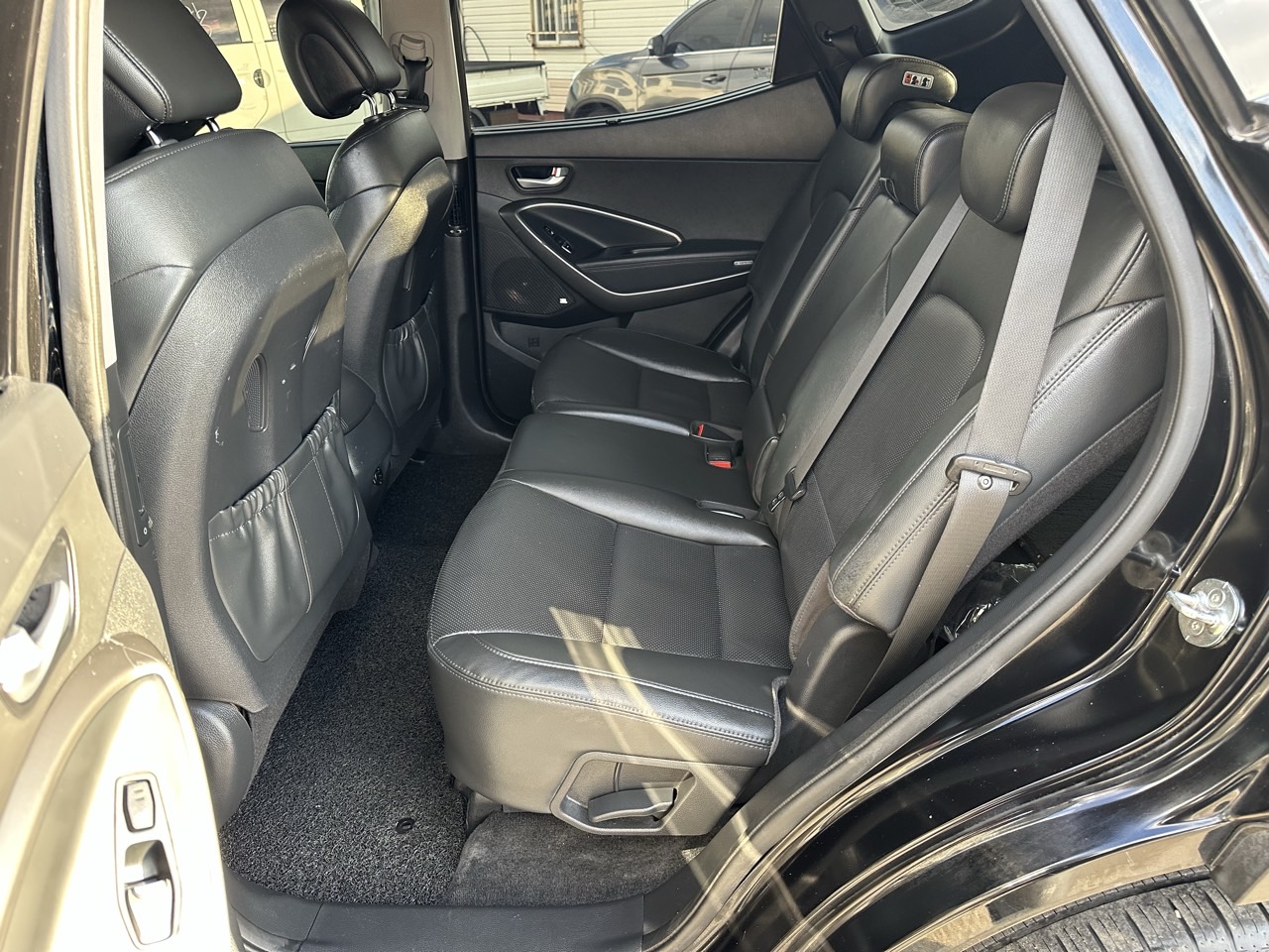 HYUNDAI SANTA FE 2018 – 2.0cc Turbo Diesel / 4×2 / 7 Pasajeros / Portalon Electronico / Camara retro - Imagen 23