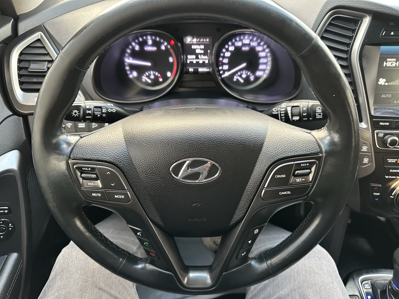 HYUNDAI SANTA FE 2018 – 2.0cc Turbo Diesel / 4×2 / 7 Pasajeros / Portalon Electronico / Camara retro - Imagen 35