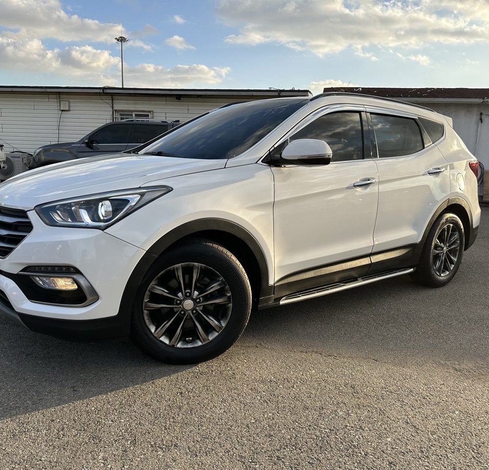 HYUNDAI SANTA FE 2018 – 2.0cc Turbo Diesel / 4×4 / 7 Pasajeros / Portalon Electronico / Camara retro