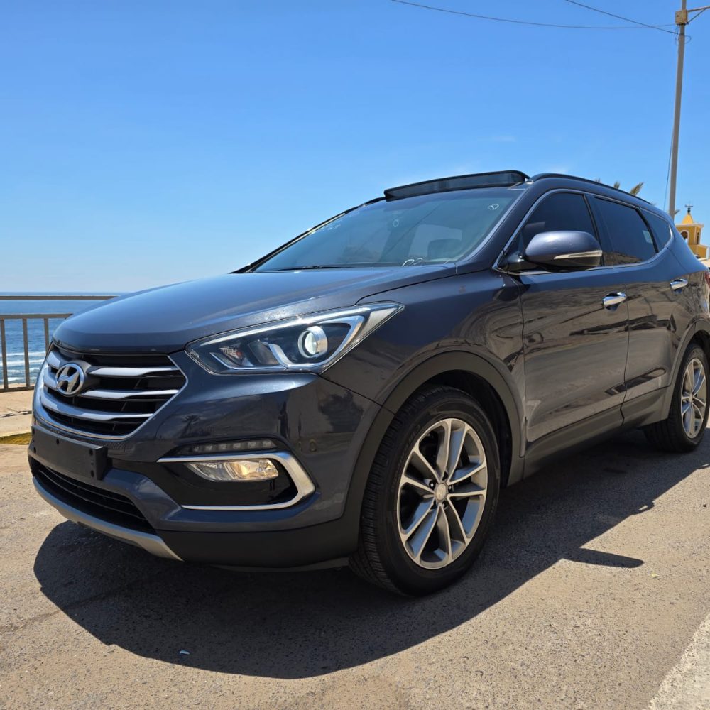 HYUNDAI SANTA FE 2016 – 2.0cc Turbo Diesel / 4×4 / 7 Pasajeros / Camara retro