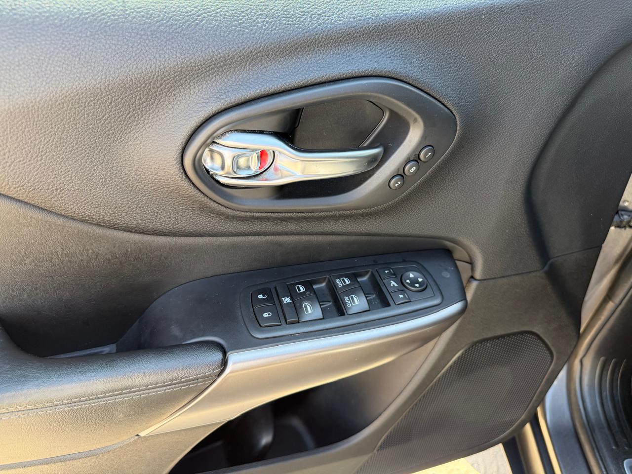 JEEP CHEROKEE 2020 – 2.4 cc GASOLINA / 5 PASAJEROS / 4X4 / LIMITED - Imagen 11