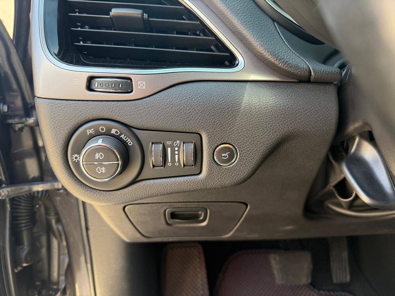 JEEP CHEROKEE 2020 – 2.4 cc GASOLINA / 5 PASAJEROS / 4X4 / LIMITED - Imagen 21