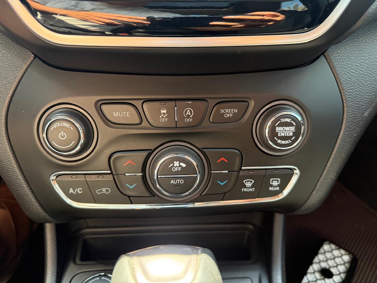 JEEP CHEROKEE 2020 – 2.4 cc GASOLINA / 5 PASAJEROS / 4X4 / LIMITED - Imagen 27